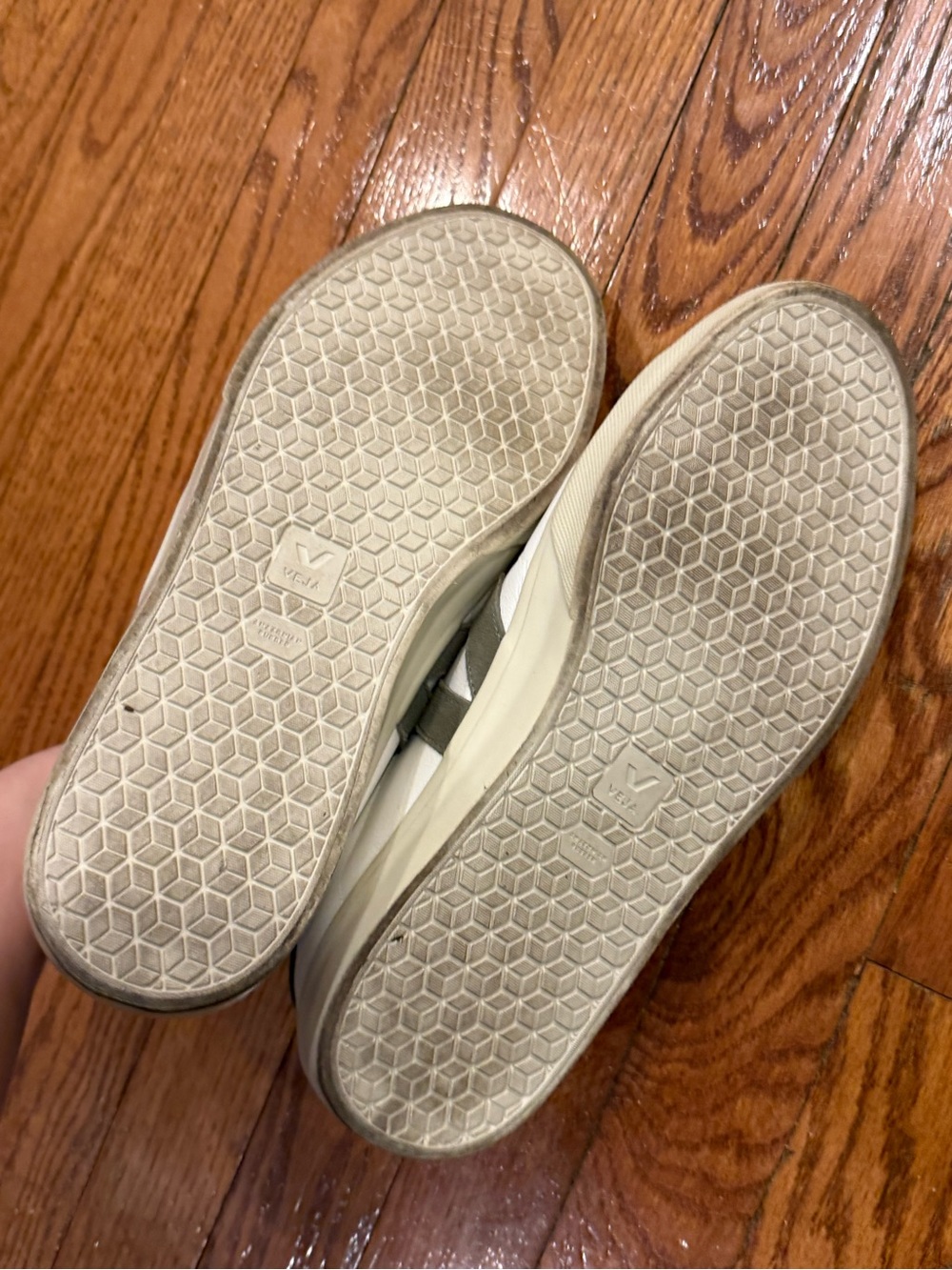 Men’s Veja Tennis Shoes / Sneakers - Picture 5 of 10